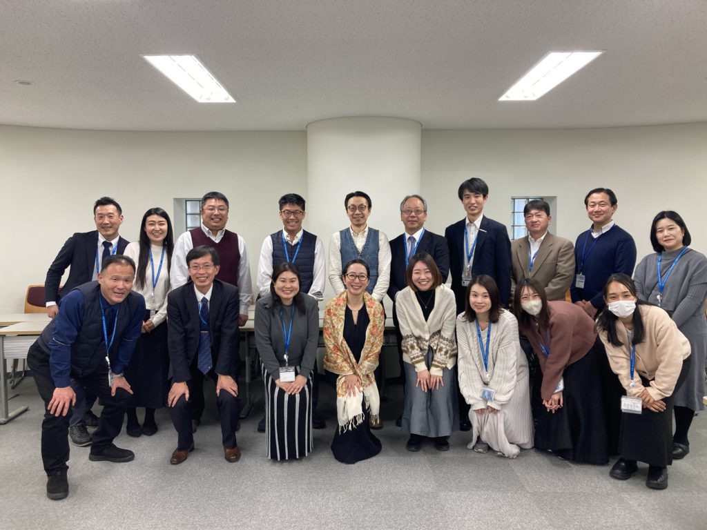 三原理絵さんによる講演会に参加した皆さんの集合写真