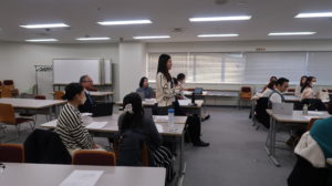 三原理絵さんによる講演会、質疑応答している05